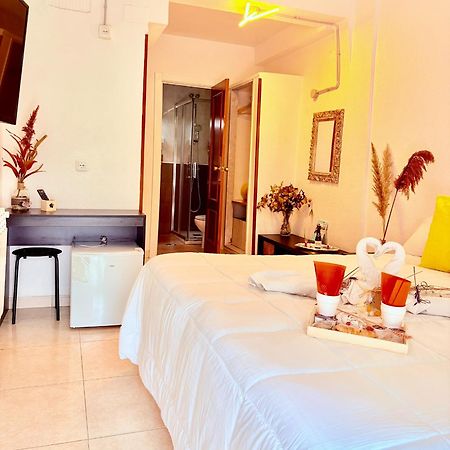 Hostal La Rosa Caces エクステリア 写真