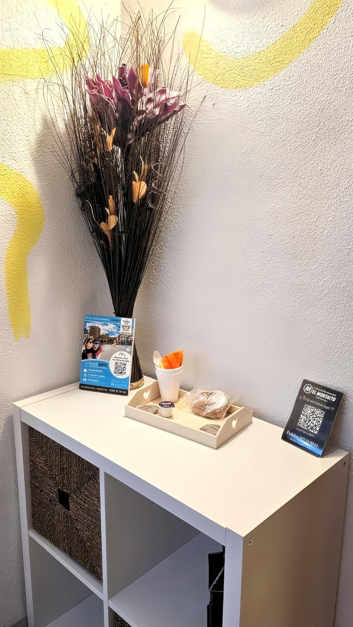 Hostal La Rosa Caces エクステリア 写真