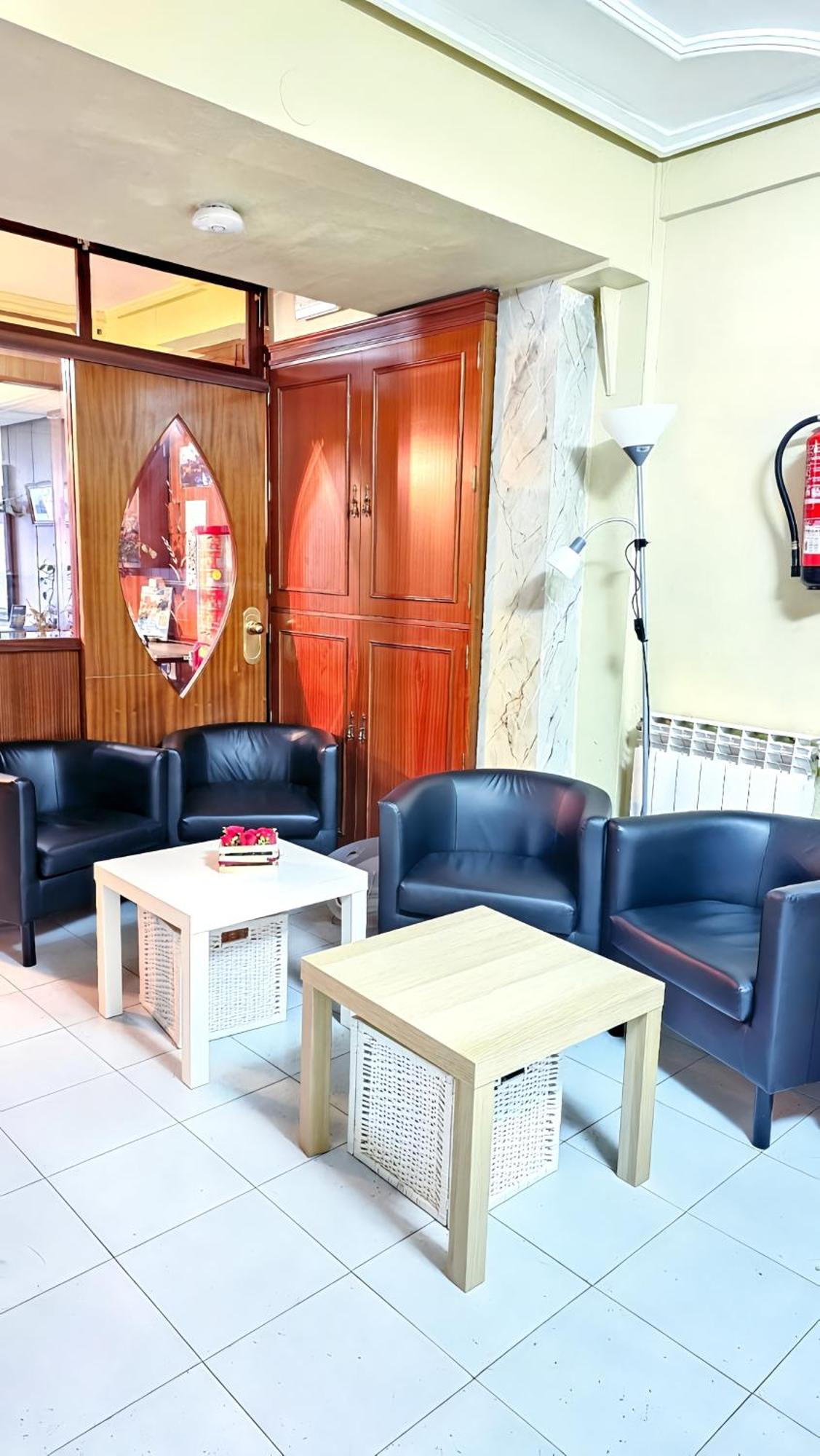 Hostal La Rosa Caces エクステリア 写真