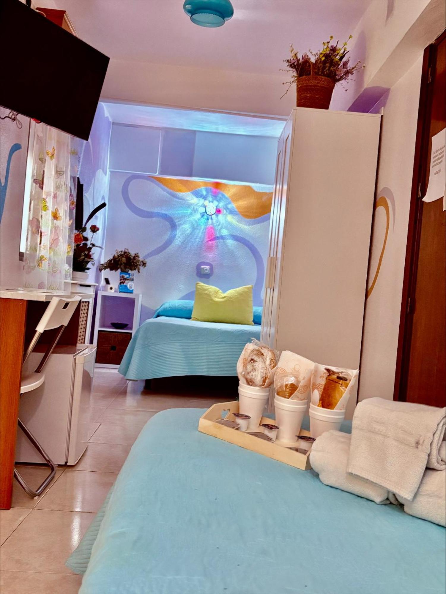 Hostal La Rosa Caces エクステリア 写真