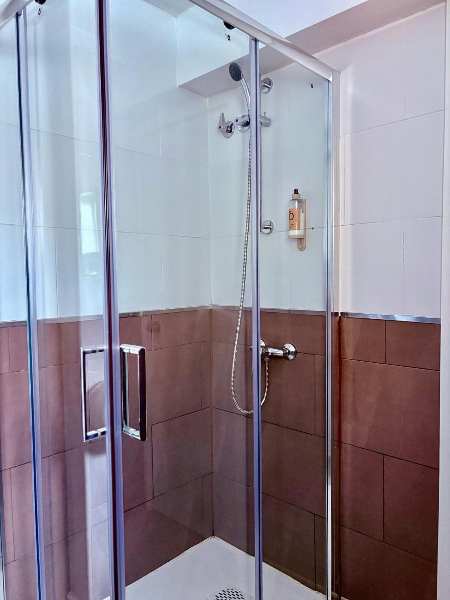 Hostal La Rosa Caces エクステリア 写真